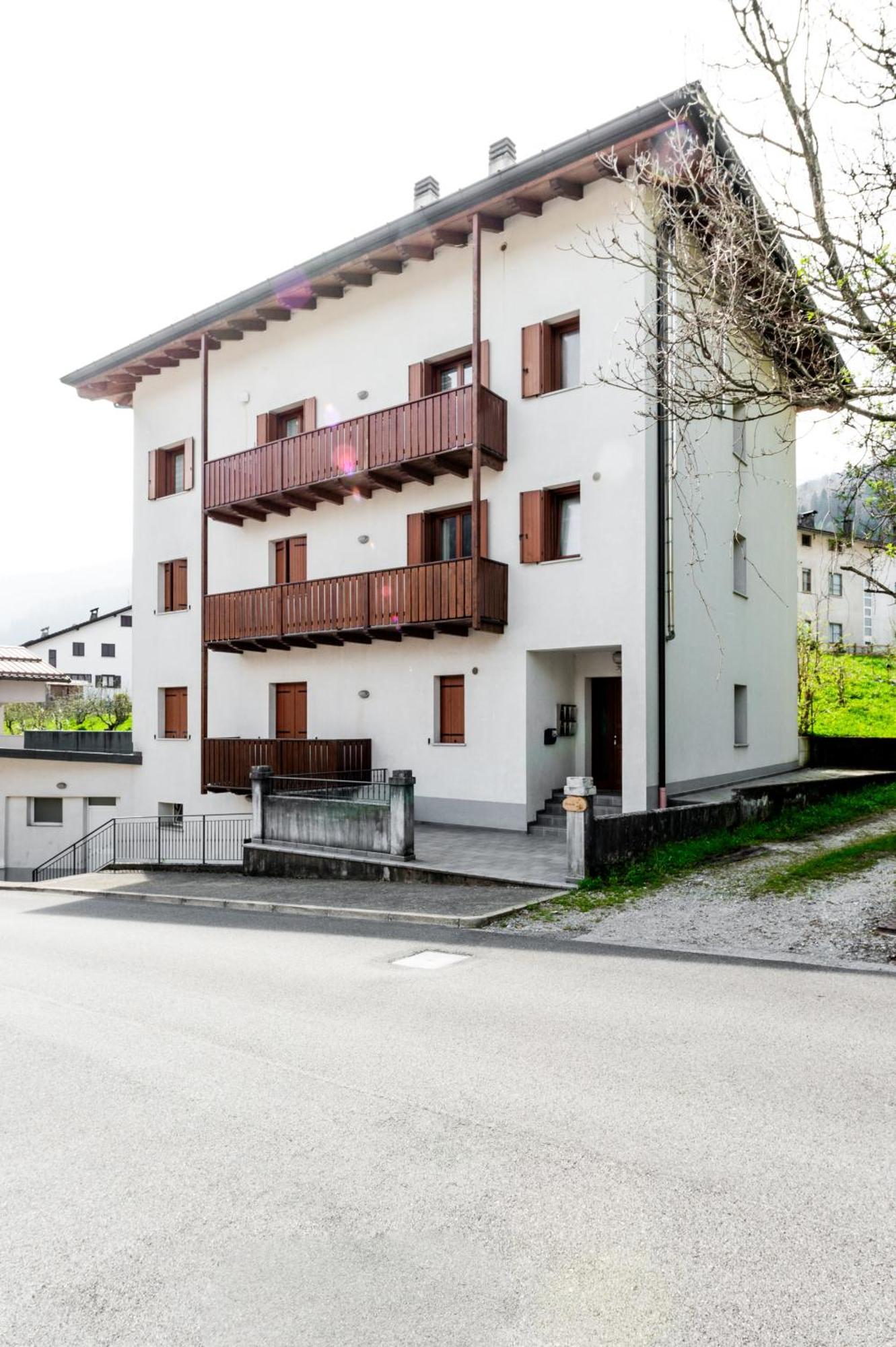 Albergo Diffuso Sutrio Zoncolan Exteriör bild